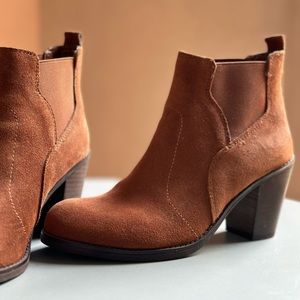 Crown Vintage Brown Ankle Boots (Size 8)